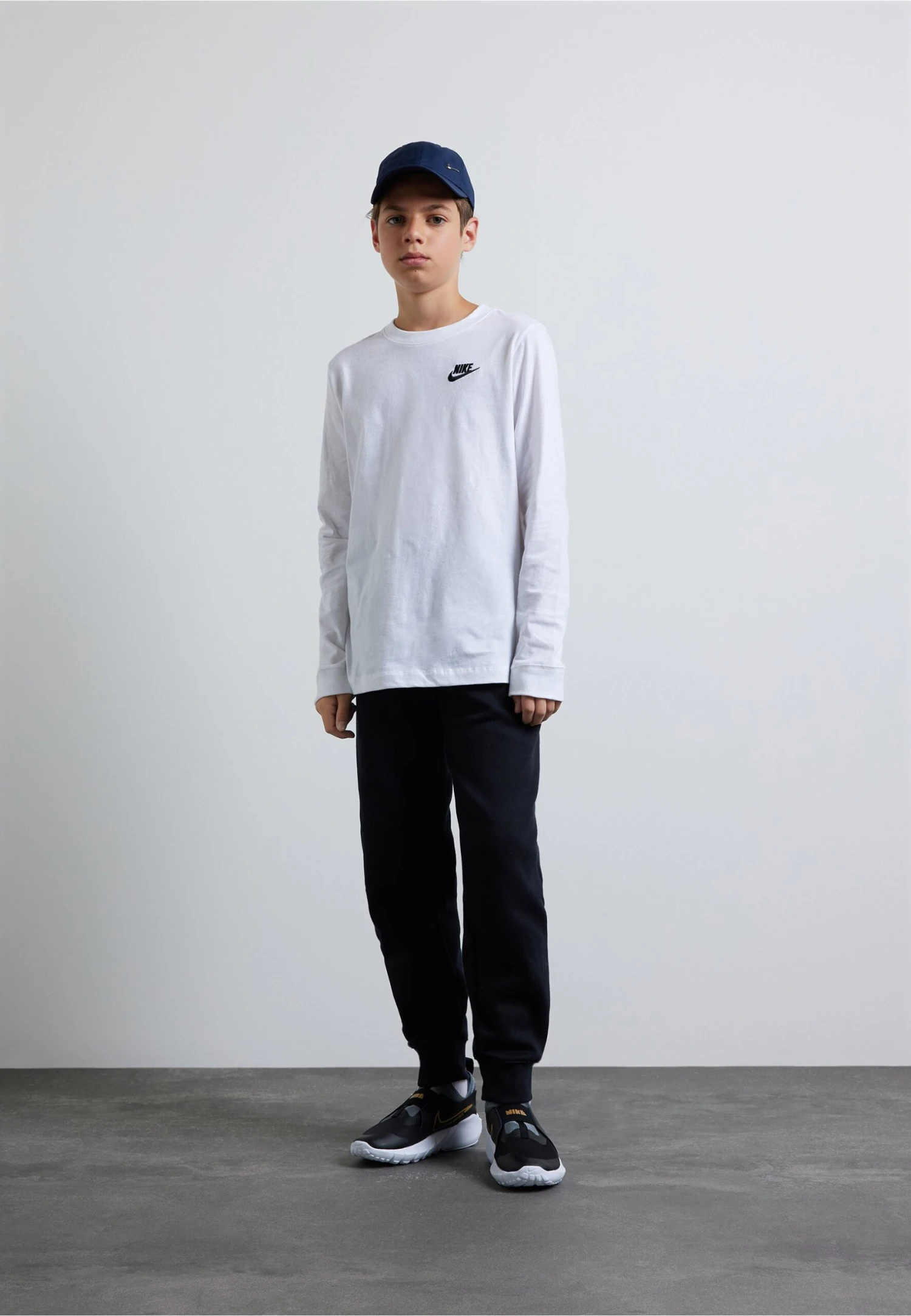 Nike Performance Flex Runner 2 Unisex - Zapatillas De Running Neutras - Black/Metallic Gold/Cool Grey/White 2 Nike Performance Flex Runner 2 Unisex - Zapatillas De Running Neutras - Black/Metallic Gold/Cool Grey/White - Imagen 2