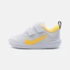 Nike Performance Omni Multi Court Unisex - Zapatillas De Running Neutras - White/Citron Pulse/Coral Chalk/Sea Coral -ADIDAS PERFORMANCE Ventas 27581e0a1b7e4f09aa0faa261ac02f64