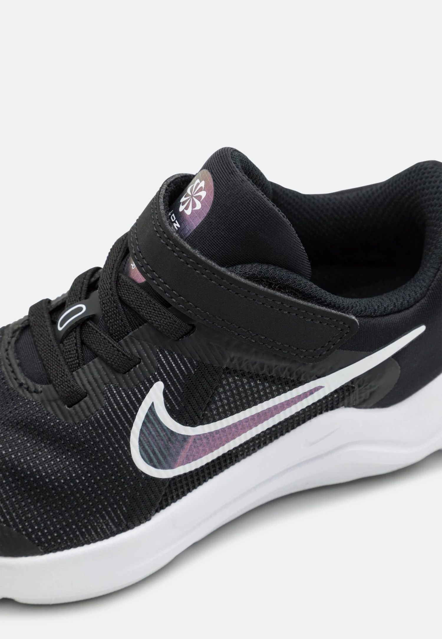Nike Performance Downshifter 12 Nn Psv- Zapatillas De Running Neutras - Black/White/Dark Smoke Grey 6 Nike Performance Downshifter 12 Nn Psv- Zapatillas De Running Neutras - Black/White/Dark Smoke Grey - Imagen 6