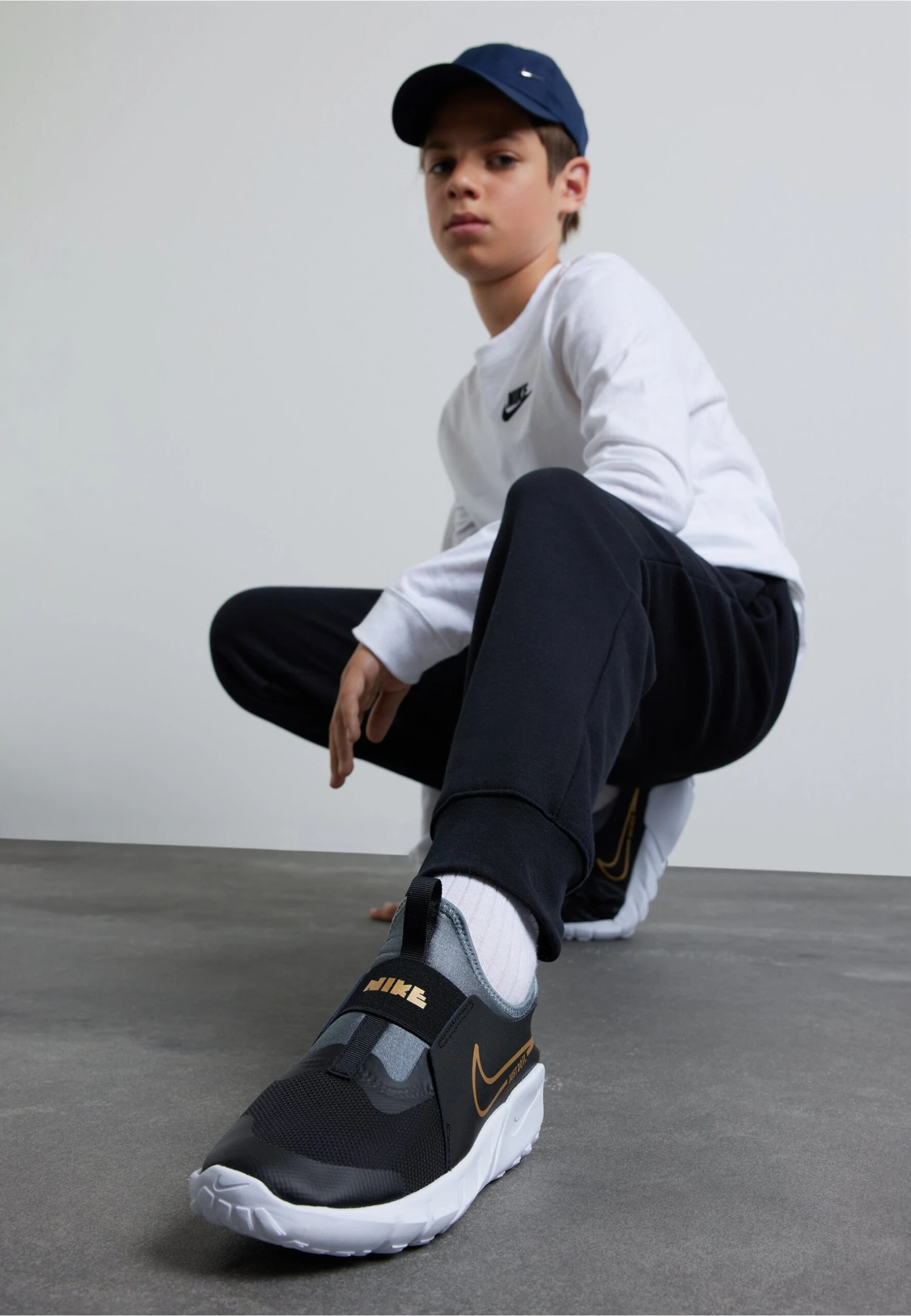 Nike Performance Flex Runner 2 Unisex - Zapatillas De Running Neutras - Black/Metallic Gold/Cool Grey/White 1 Nike Performance Flex Runner 2 Unisex - Zapatillas De Running Neutras - Black/Metallic Gold/Cool Grey/White