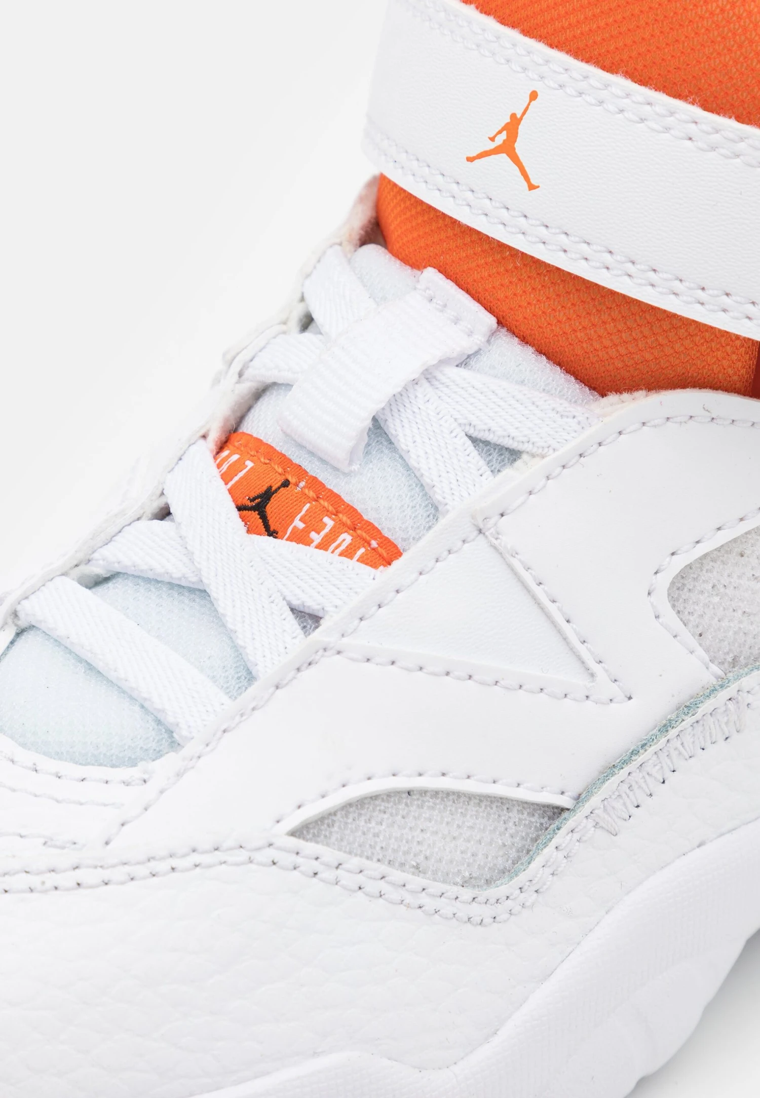 Jordan Jumpman Two Trey Unisex - Zapatillas De Baloncesto - White/Black/Starfish 6 Jordan Jumpman Two Trey Unisex - Zapatillas De Baloncesto - White/Black/Starfish - Imagen 6